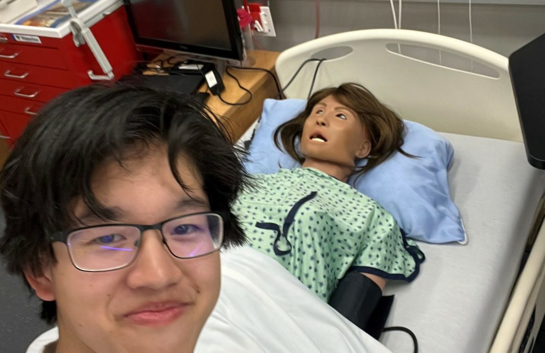 AI dummy Zhiyuan with one of the AI nursing dummies at TRU